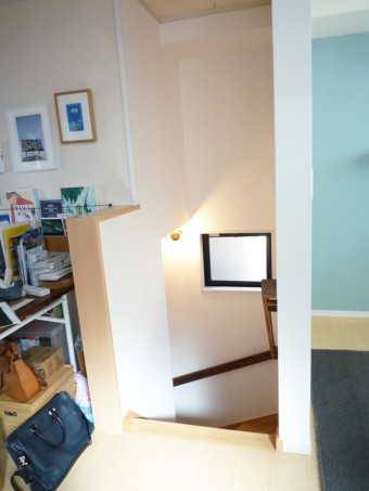 階段クロスの貼替と手すりをスタイリシュにしてリフレッシュ♪　目黒区S様邸